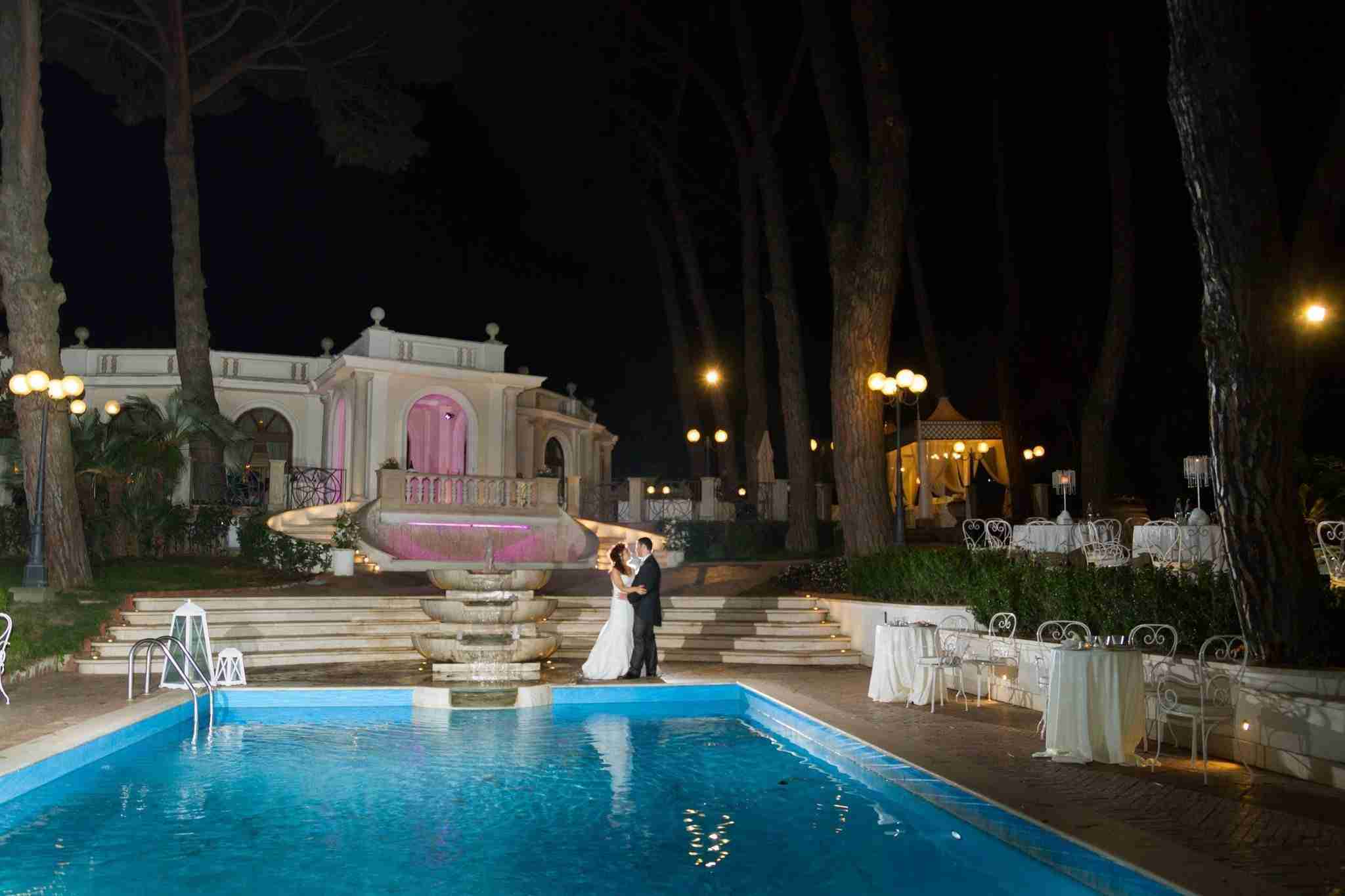 Matrimonio all'hotel villa Ferrata: esterno, giardino con piscina